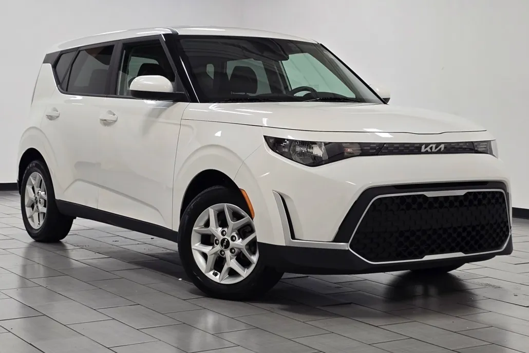 2023 Kia Soul LX S photo 1