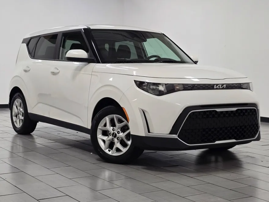 2023 Kia Soul LX S photo 1