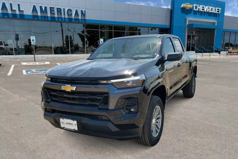 2026 Chevrolet Colorado LT photo 1