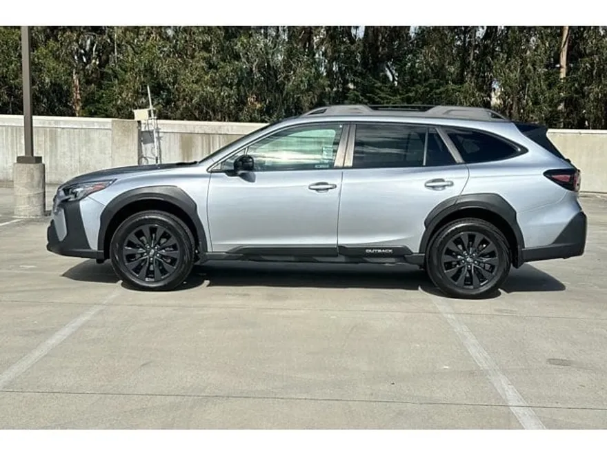 2023 Subaru Outback Onyx Edition photo 1