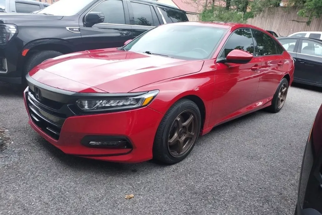 2019 Honda Accord Sport 2.0T photo 1