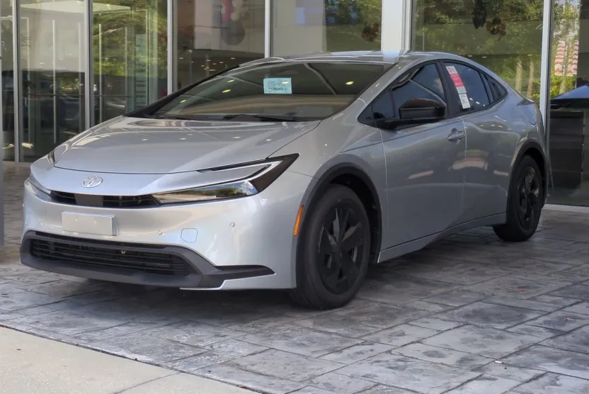 2026 Toyota Prius LE photo 1