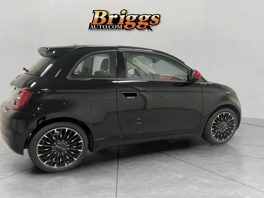 2024 Fiat 500e photo 8