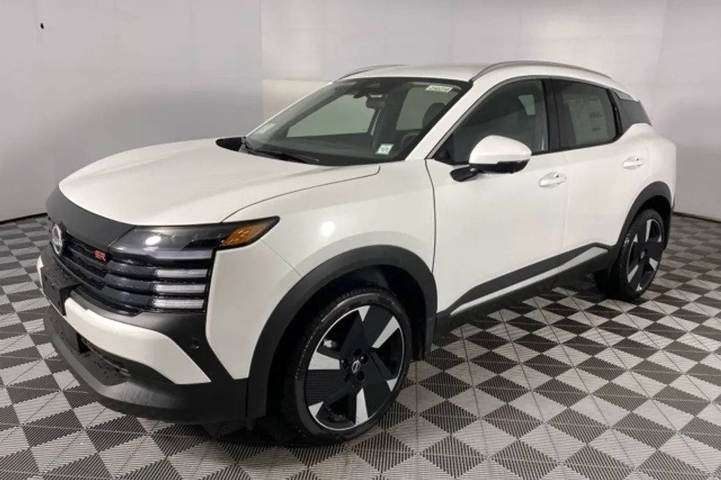 2025 Nissan Kicks SR photo 1