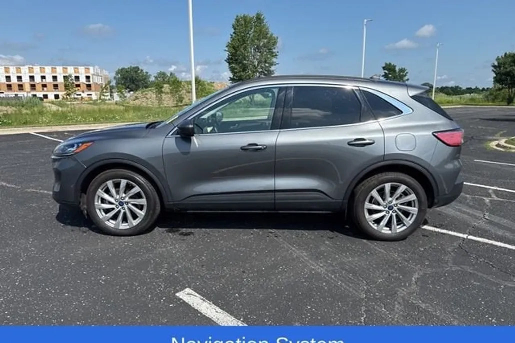 2022 Ford Escape Hybrid Titanium photo 1