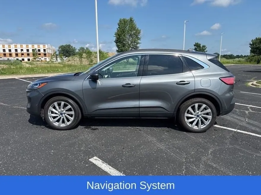 2022 Ford Escape Hybrid Titanium photo 1