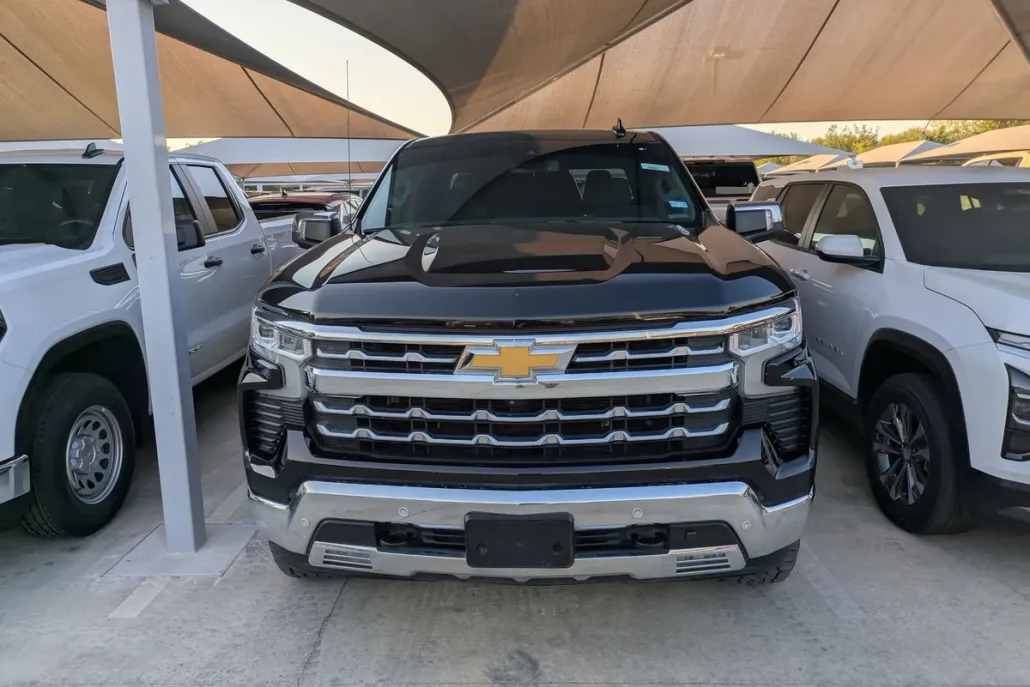 2023 Chevrolet Silverado 1500 LTZ photo 1