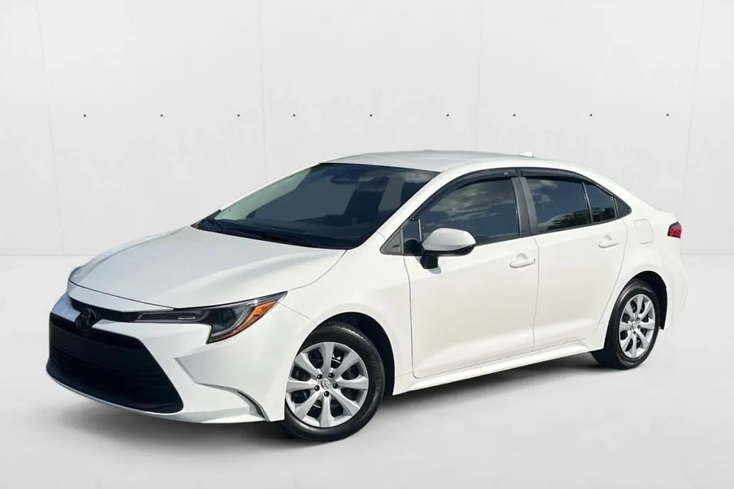 2024 Toyota Corolla LE photo 1