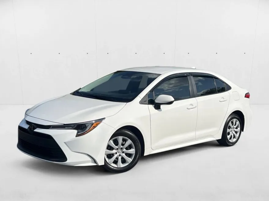 2024 Toyota Corolla LE photo 1