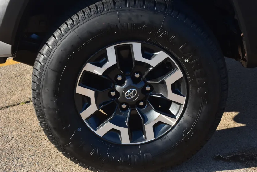 2023 Toyota Tacoma 4x4 SR5 photo 1
