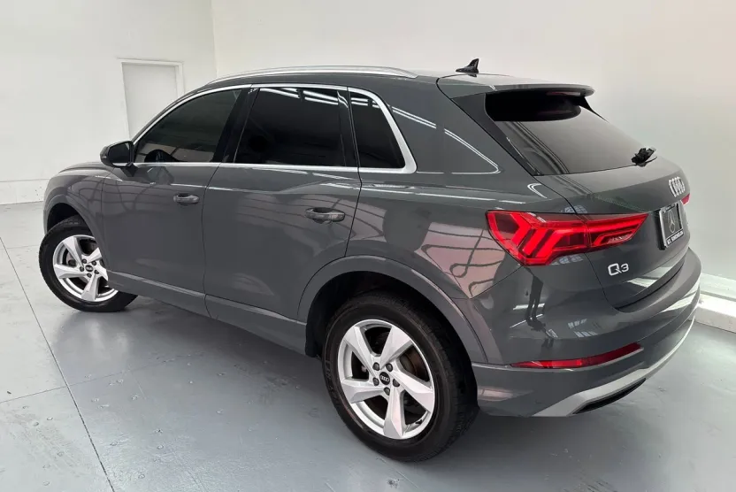 2021 Audi Q3 Premium photo 1