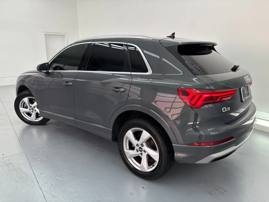 2021 Audi Q3 Premium photo 1