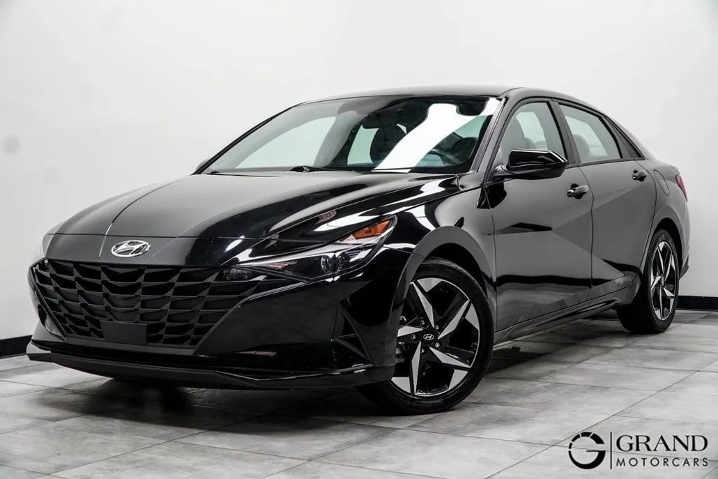 2023 Hyundai Elantra SEL photo 1