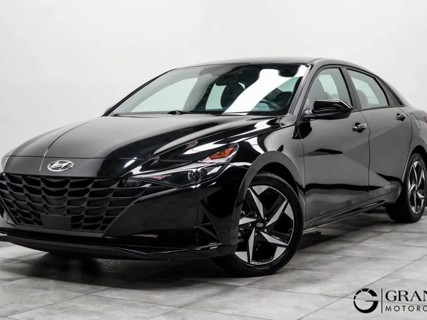 2023 Hyundai Elantra SEL photo 1