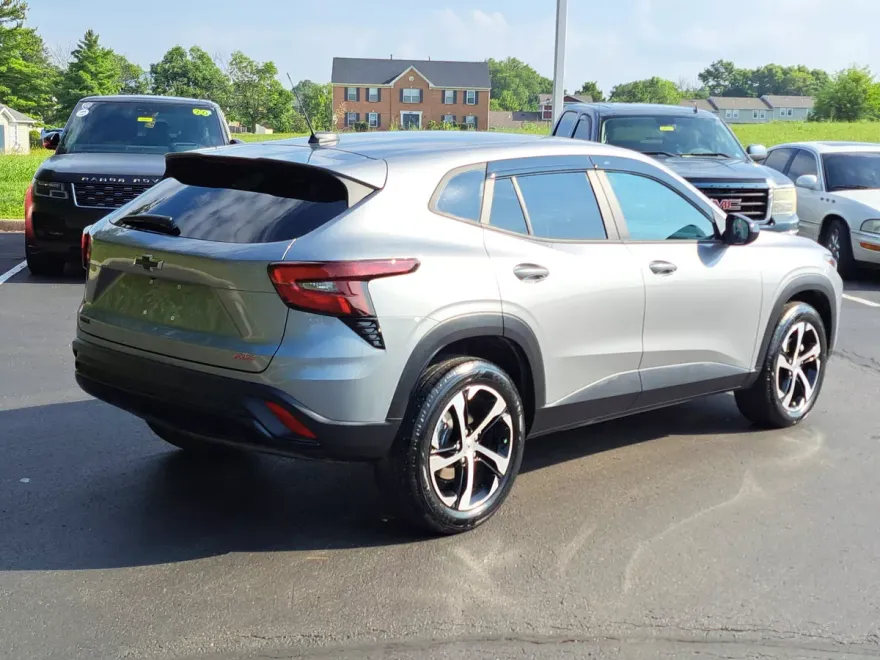 2024 Chevrolet Trax photo 1