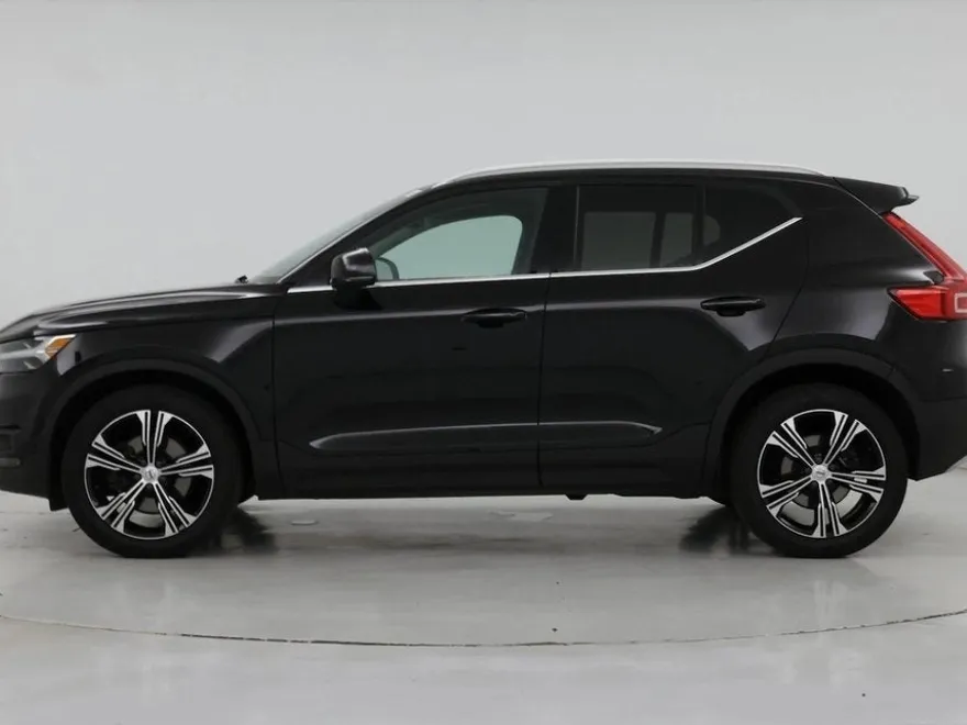 2021 Volvo XC40 Momentum AWD photo 1
