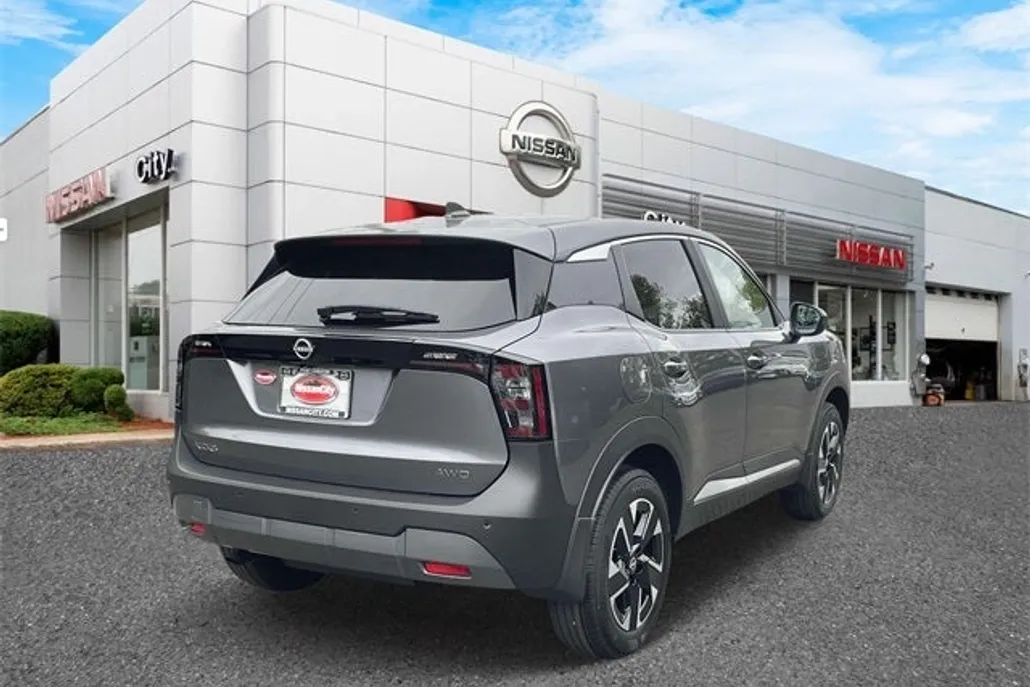 2025 Nissan Kicks SV photo 1