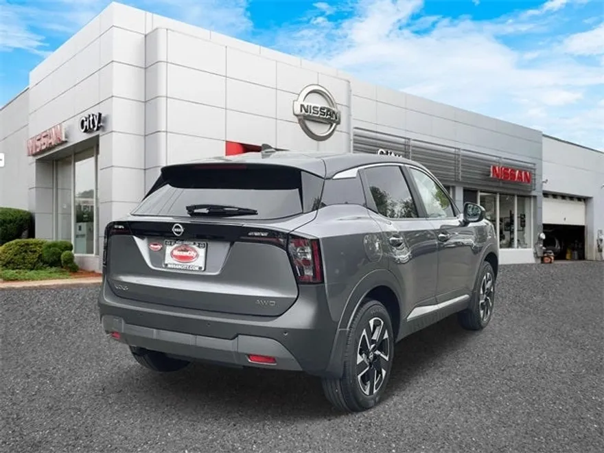 2025 Nissan Kicks SV photo 1