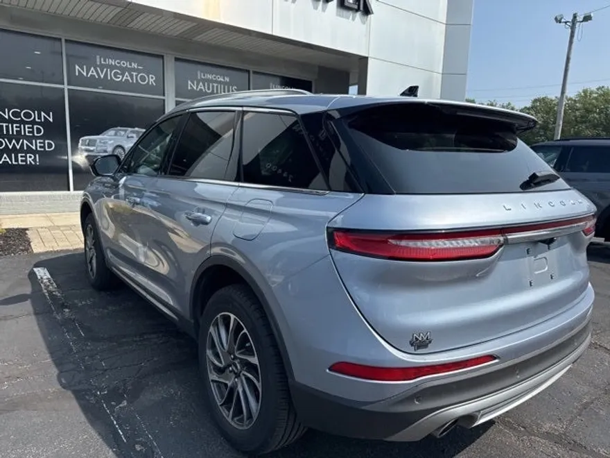 2022 Lincoln Corsair Standard photo 1