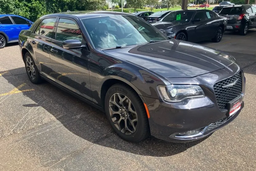 2018 Chrysler 300 S photo 1