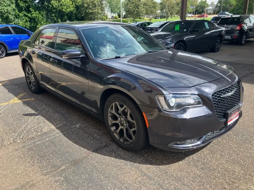 2018 Chrysler 300 S photo 1