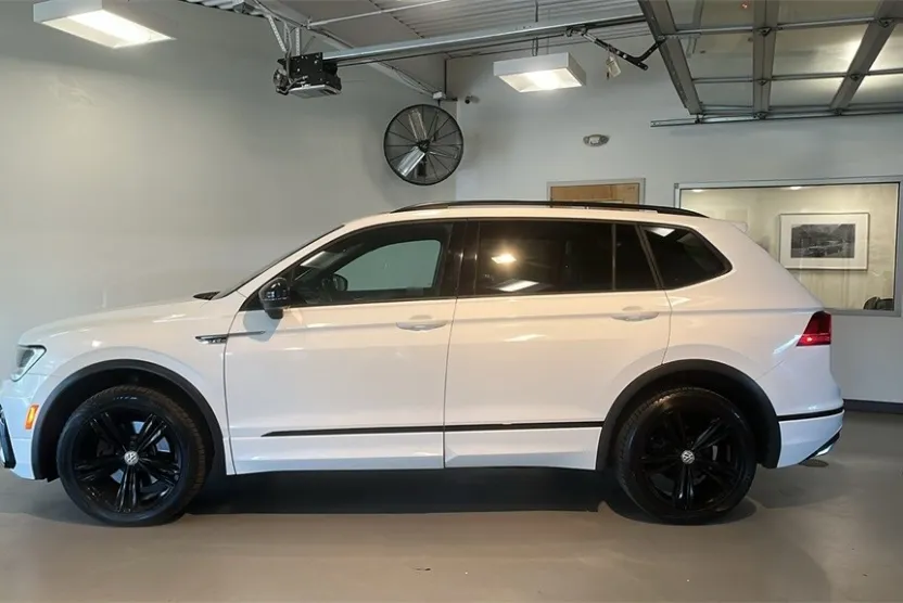 2019 Volkswagen Tiguan SEL R-Line photo 1