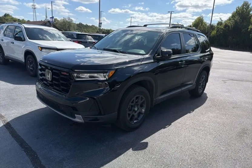 2025 Honda Pilot TrailSport photo 1