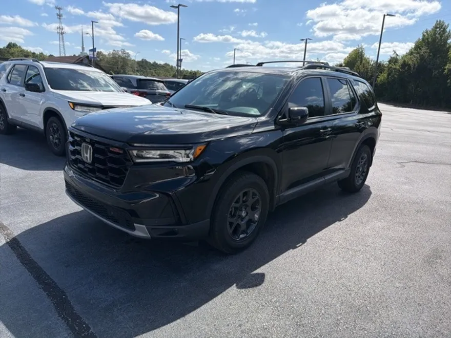 2025 Honda Pilot TrailSport photo 1