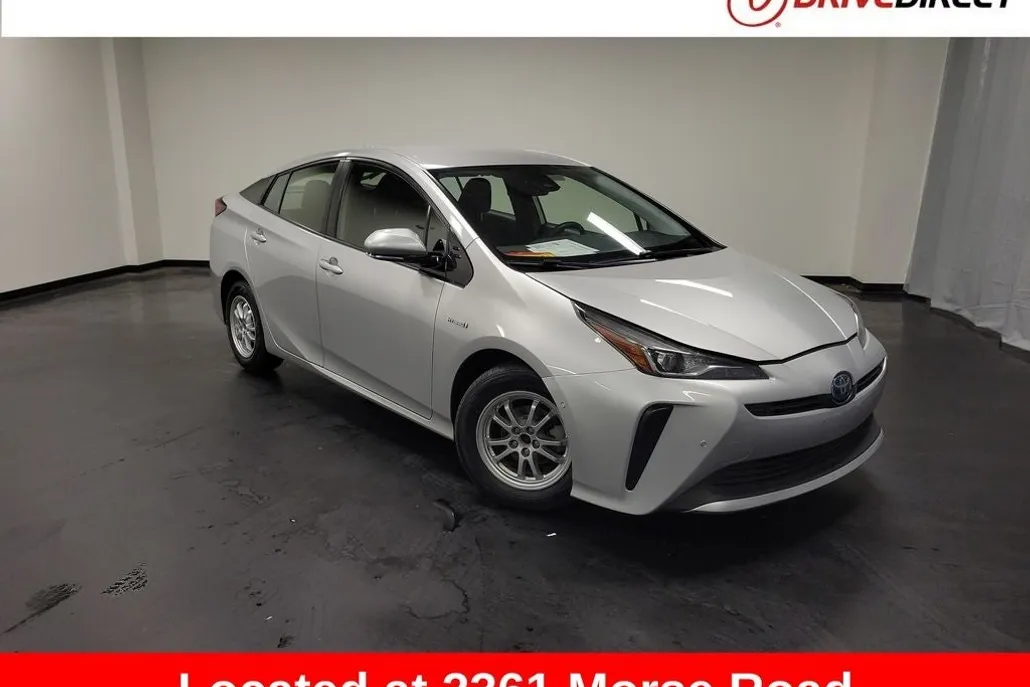 2020 Toyota Prius LE photo 1