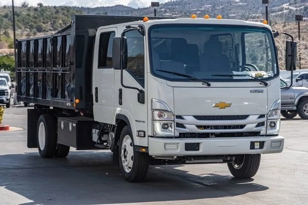 2024 Chevrolet Silverado 4500HD Base photo 1