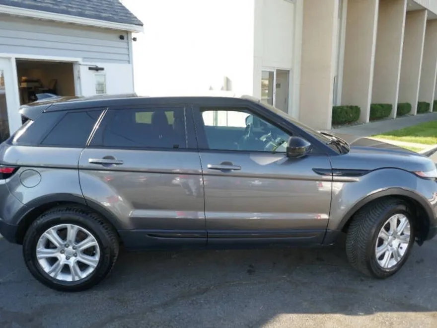2017 Land Rover Range Rover Evoque SE Premium photo 1