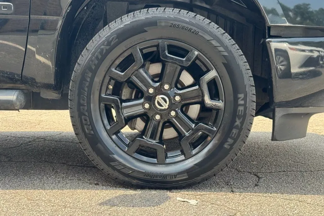 2019 Nissan Titan SV photo 1
