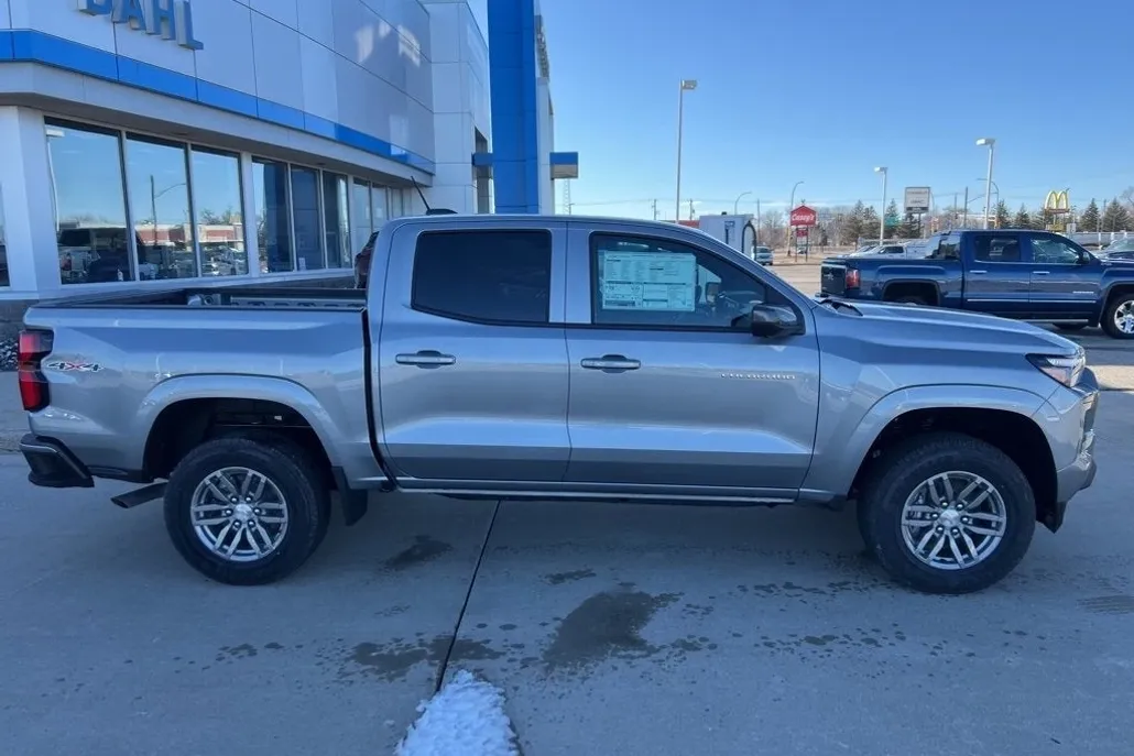 2025 Chevrolet Colorado Work Truck LT photo 1