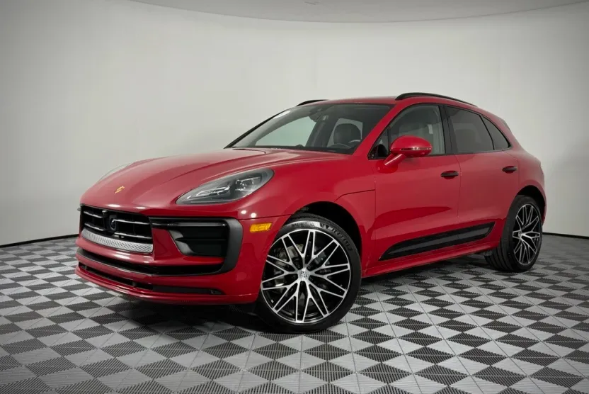 2024 Porsche Macan T photo 1