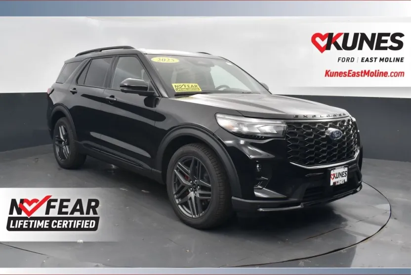 2025 Ford Explorer ST photo 1