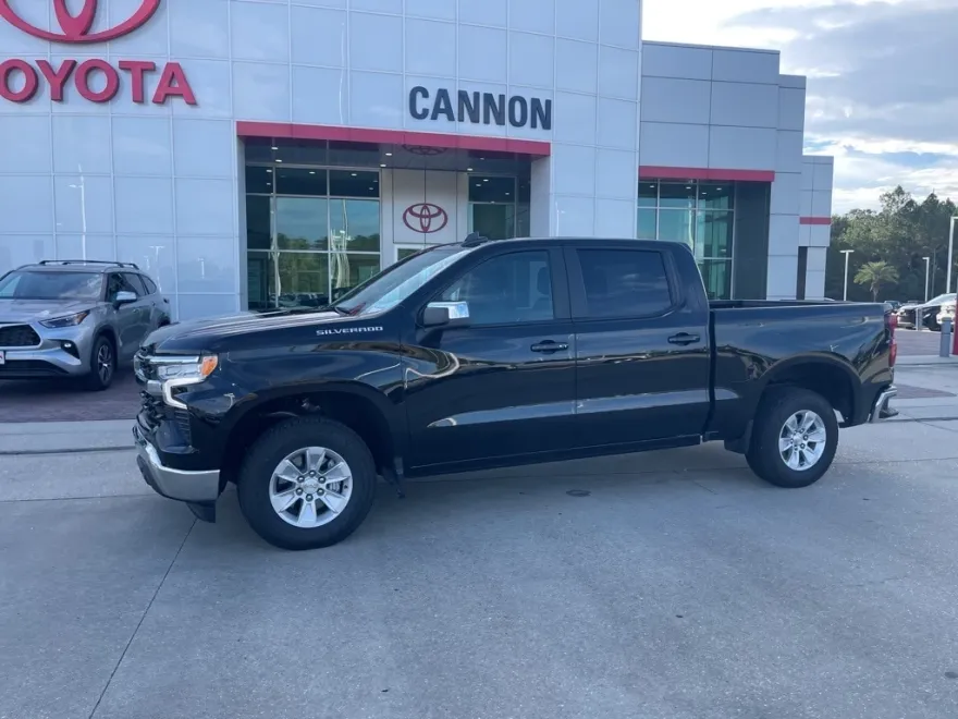 2025 Chevrolet Silverado 1500 LT photo 1