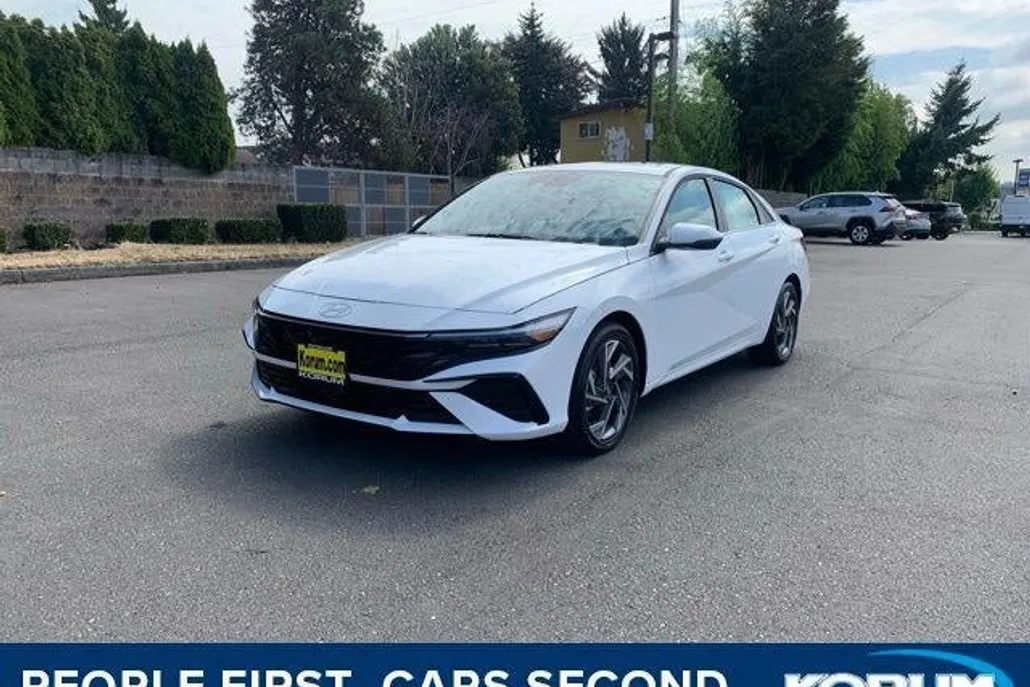 2025 Hyundai Elantra Limited photo 1