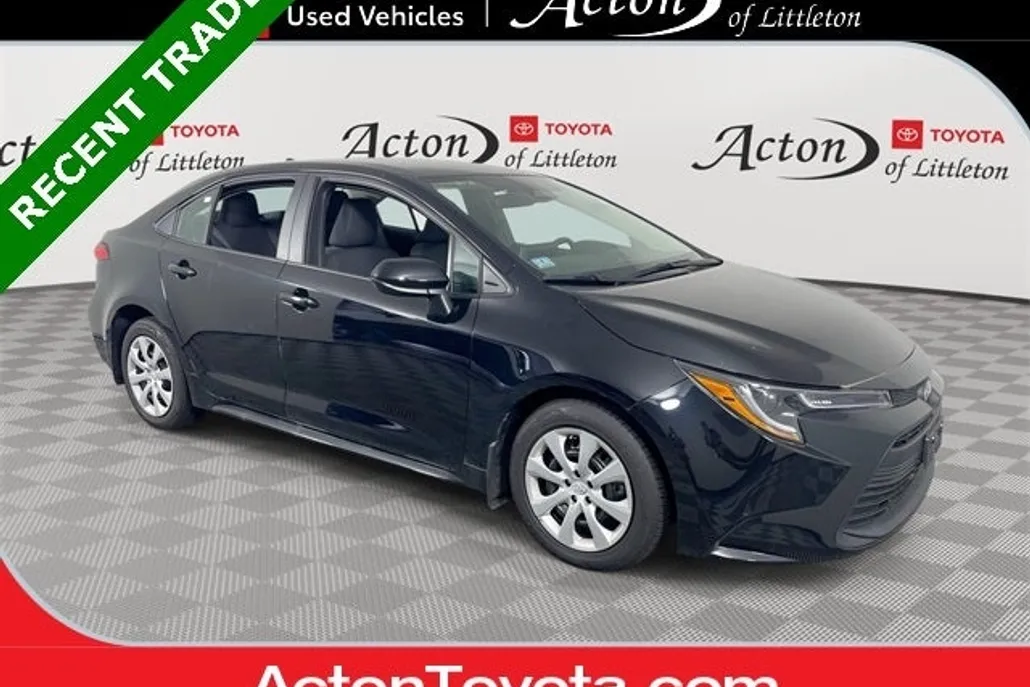 2023 Toyota Corolla LE photo 1