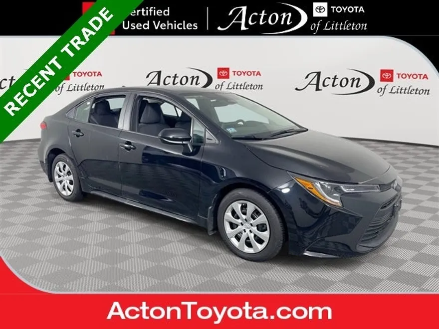 2023 Toyota Corolla LE photo 1