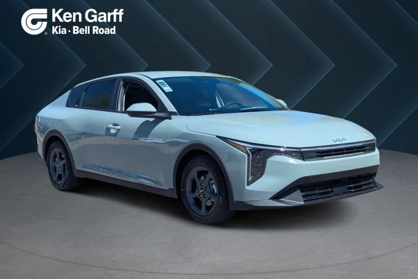 2025 Kia K4 LXS photo 1