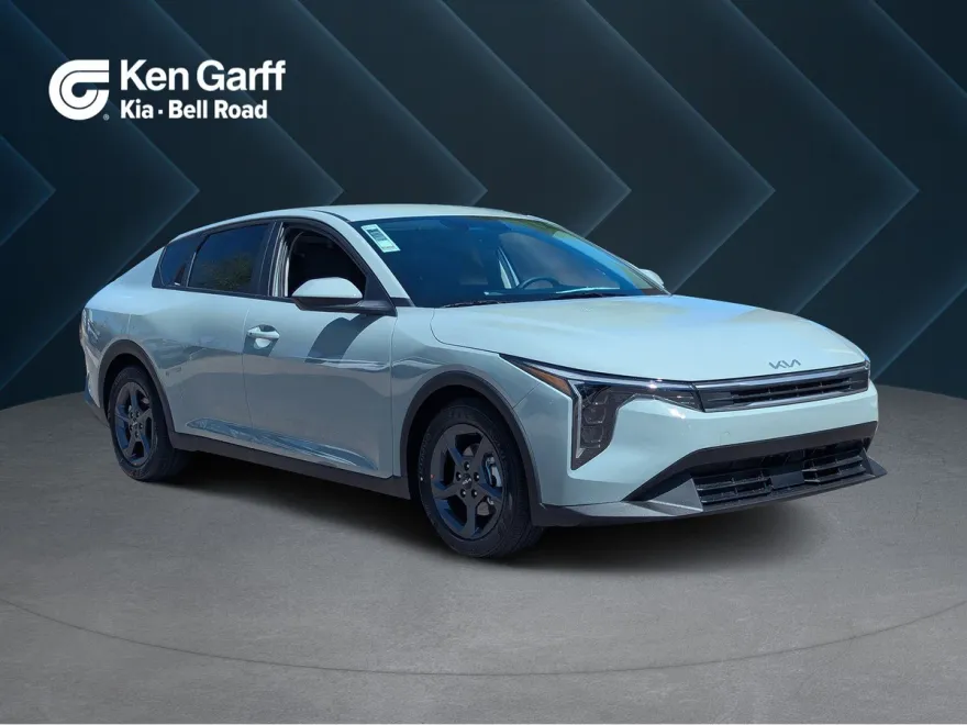 2025 Kia K4 LXS photo 1