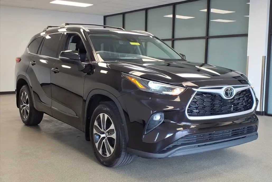 2022 Toyota Highlander XLE photo 1