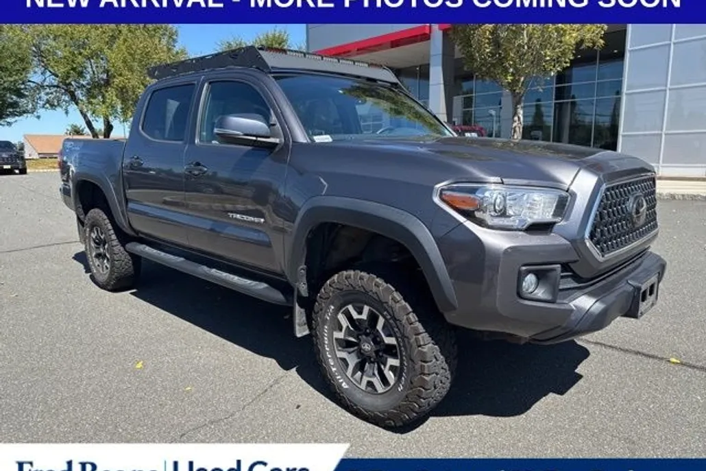 2018 Toyota Tacoma TRD photo 1
