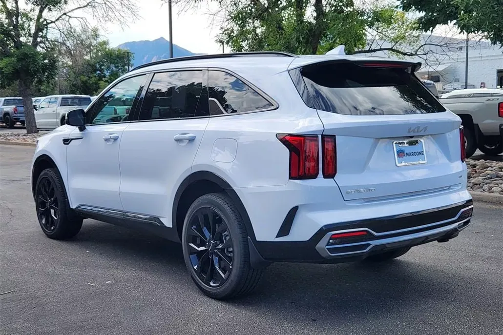 2023 Kia Sorento SX photo 1