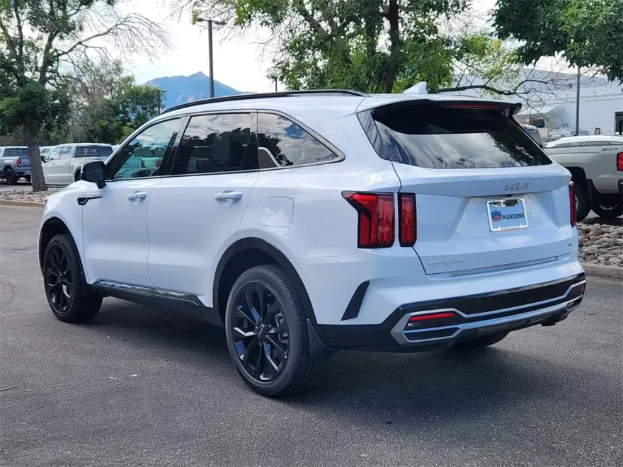 2023 Kia Sorento SX photo 1