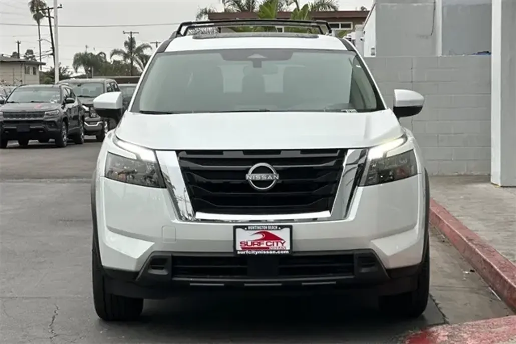 2025 Nissan Pathfinder SV photo 1