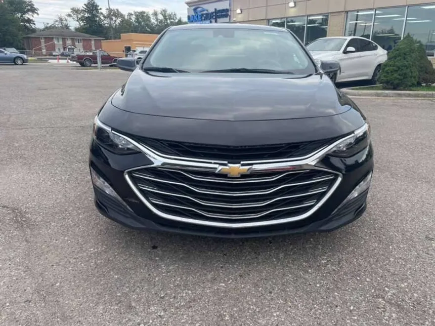 2024 Chevrolet Malibu 1LT photo 1