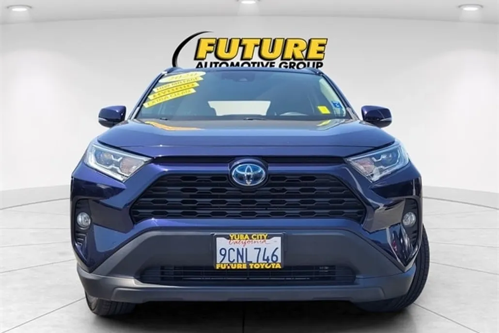 2020 Toyota RAV4 Hybrid XLE photo 1