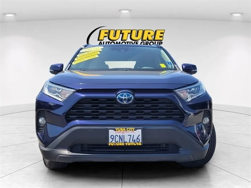 2020 Toyota RAV4 Hybrid XLE photo 1
