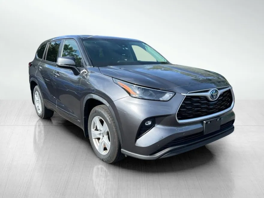 2023 Toyota Highlander Hybrid LE photo 1